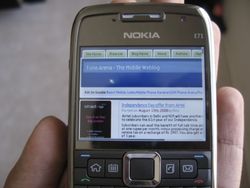 Nostalgia E71, Smartphone Mewah Lawan Berat BlackBerry