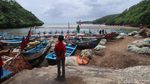 Potret Suasana Pantai Baron Jelang Libur Nataru