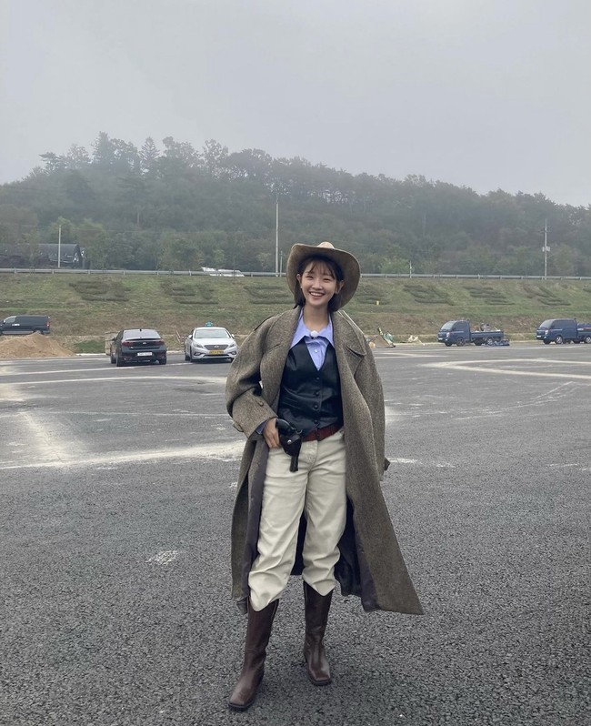 “Park So Dam tidak akan bisa berpartisipasi dalam kegiatan promosi film tersebut, tapi kami tetap mendukung perilisan film tersebut. Terima kasih sekali lagi untuk semua pemain dan staf produksi film yang bekerja untuk mengatasi situasi sulit ini.” Foto: dok. Instagram sodam_park_0908