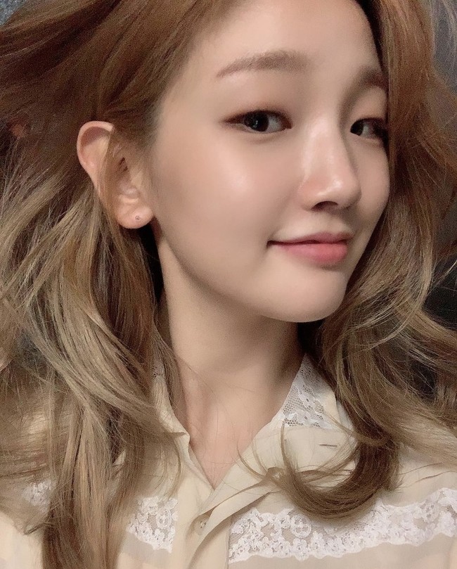 Park So Dam baru-baru ini menjalani operasi kanker tiroid. Kabar mengejutkan itu dibagikan agensinya, Artist Company pada Senin (13/12/2021). Foto: dok. Instagram sodam_park_0908