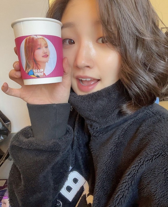 Menurut laporan agensinya, Park So Dam didiagnosis kanker papiler di tiroidnya. Operasi dilakukan sebagai upaya untuk mengobati penyakitnya. Foto: dok. Instagram sodam_park_0908