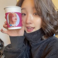 Menurut laporan agensinya, Park So Dam didiagnosis kanker papiler di tiroidnya. Operasi dilakukan sebagai upaya untuk mengobati penyakitnya. Foto: dok. Instagram sodam_park_0908