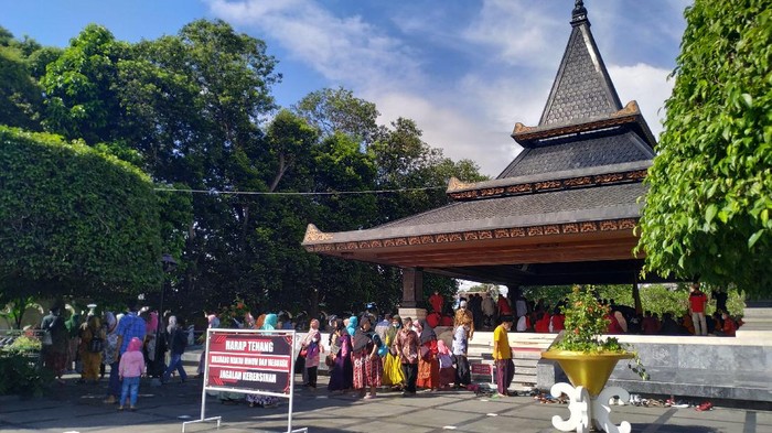 Pedagang di Makam Bung Karno