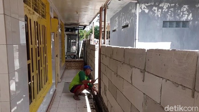Penampakan akses rumah warga Brebes yang ditembok kerabatnya