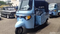 Ini wujud dari Piaggio Ape E-City. Bentuknya khas kendaraan roda tiga alias bajaj. Foto: Ridwan Arifin