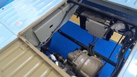 Lokasi Control Unit dari Ape E-Xtra. Model ini dibekali baterai lithium Ion, 51.2 volt yang dengan kapasitas baterai 8 kWh yang bisa memuntahkan tenaga 9,55 kW di 3.500 rpm dan torsi 45 Nm. Foto: Ridwan Arifin