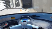 Dashboard dari Ape Electric. Tidak ada fitur hiburan. Kaca depan juga tersemat satu wiper untuk menggeser kotoran dan air di kala hujan. Foto: Ridwan Arifin