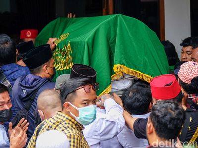Potret Suasana Kedatangan Jenazah Haji Lulung di Rumah Duka