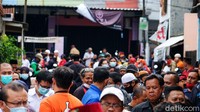 Haji Lulung meninggal dunia hari ini usai dirawat di RS karena masalah jantung. Rencananya, jenazah politikus PPP itu akan dimakamkan di TPU Karet Bivak, Jakarta Pusat.