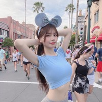 Seorang selebgram Taiwan jadi perbincangan setelah baru-baru ini menunjukkan dirinya membeli mobil mahal. Wanita yang dikenal sebagai Qingqing tersebut meman tak ragu memamerkan dua Porsche barunya di media sosial. Foto: Instagram @c.0214