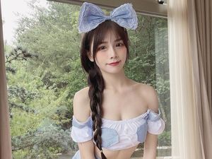 Potret Influencer Taiwan yang Tajir Jalur Pamer Aurat