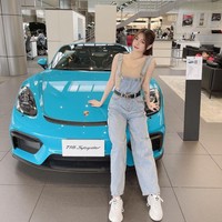 Belum lagi, dua mobil Porsche model terbaru yang baru dibeli harganya tentu fantastis. Kesuksesan Qingping pun mendapat sorotan dari netizen.Foto: Instagram @c.0214
