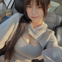 Wanita yang punya 1,8 juta pengikut di Instagram tersebut disebut hanya mengandalkan penampilannya yang seksi untuk mendapatkan uang di media sosial. Di Douyin wanita itu memang sering menampilkan dirinya dengan busana menggoda. Foto: Instagram @c.0214