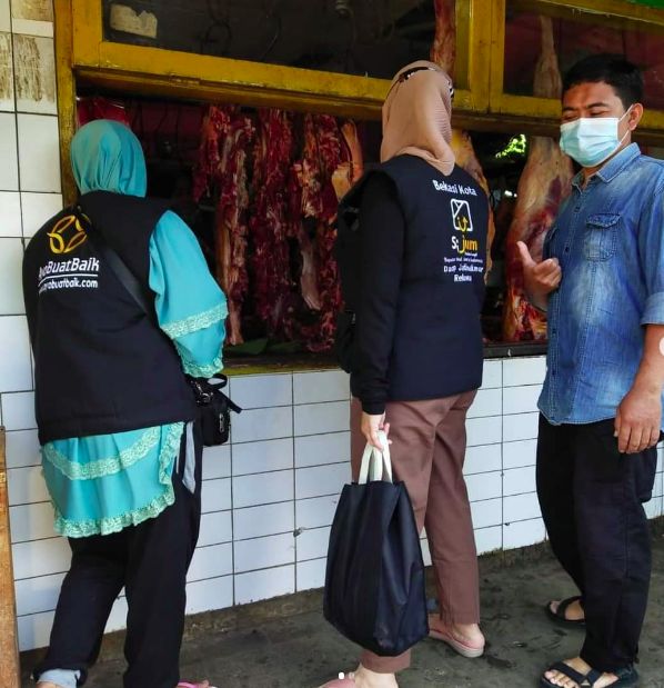 Relawan 'SiJum' Sigap Dirikan Dapur Umum untuk Korban Erupsi Semeru
