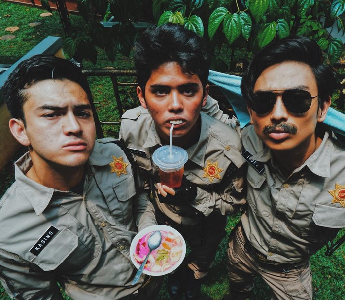 Pose Keren Rizky Nazar saat Makan Spaghetti dan Ngopi