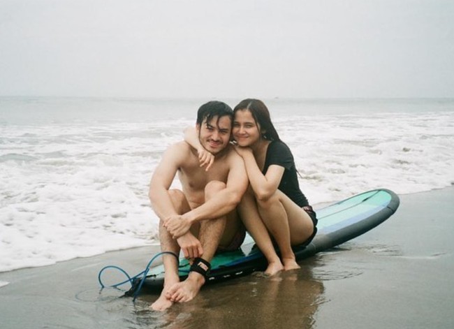 Menjadi salah satu aktor yang terbilang jauh dari masalah, kabar penangkapan Rizky Nazar tentunya membuat publik terkejut. Kisah percintaannya dengan Syifa Hadju pun sempat menjadi perbincangan. Foto: Instagram/@rizkynazar20