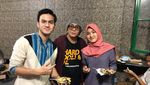 Pose Keren Rizky Nazar saat Makan Spaghetti dan Ngopi