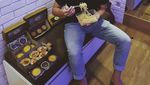 Pose Keren Rizky Nazar saat Makan Spaghetti dan Ngopi