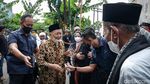 Saat Hamzah Haz Sambangi Rumah Duka Haji Lulung