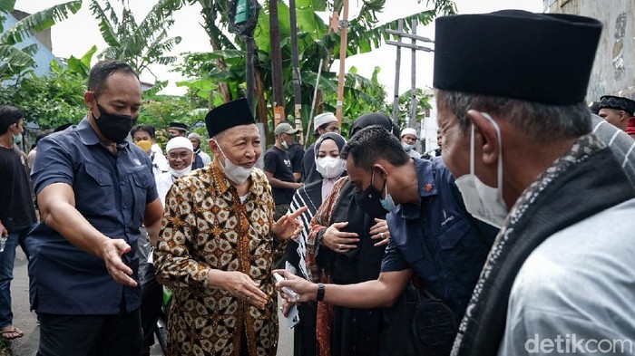 Saat Hamzah Haz Sambangi Rumah Duka Haji Lulung