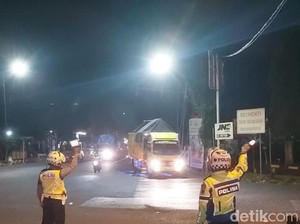 Truk dan Bus Pelanggar Rambu Larangan Masuk Kota Probolinggo Ditilang
