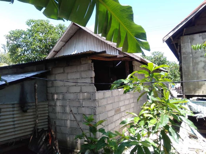 Sejumlah rumah di Kabupaten Kepulauan Selayar, Sulsel rusak akibat gempa bumi M 7,4 yang terjadi di NTT. (SAR Selayar)