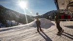 Sensasi Bermain Ski Sambil Berburu Hadiah Natal di Italia