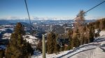 Sensasi Bermain Ski Sambil Berburu Hadiah Natal di Italia