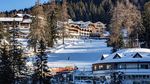 Sensasi Bermain Ski Sambil Berburu Hadiah Natal di Italia