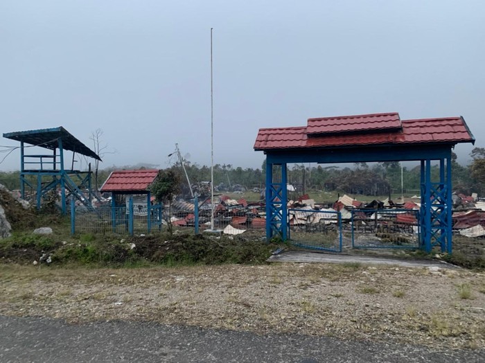 SMP Negeri Serambakon, Pegunungan Bintang, Papua, dibakar oleh teroris kelompok kriminal bersenjata (KKB). Kini, yang tersisa dari sekolah tersebut tinggal puing-puing reruntuhan. Bagaimana suasananya? (Dok Polres Pegunungan Bintang)