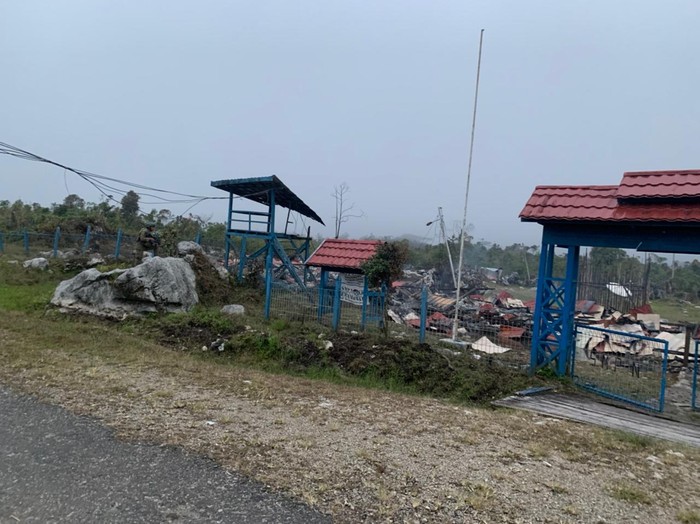 SMP Negeri Serambakon, Pegunungan Bintang, Papua, dibakar oleh teroris kelompok kriminal bersenjata (KKB). Kini, yang tersisa dari sekolah tersebut tinggal puing-puing reruntuhan. Bagaimana suasananya? (Dok Polres Pegunungan Bintang) SMP Negeri Serambakon, Pegunungan Bintang, Papua, dibakar oleh teroris kelompok kriminal bersenjata (KKB). Kini, yang tersisa dari sekolah tersebut tinggal puing-puing reruntuhan. Bagaimana suasananya? (Dok Polres Pegunungan Bintang)