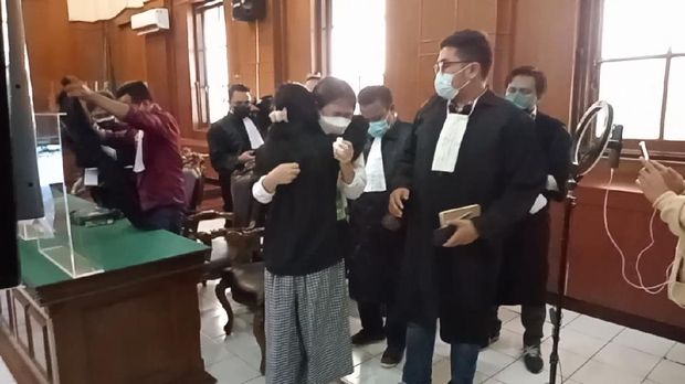 Stella Monica Terdakwa Kasus Pencemaran Nama Baik Klinik Kecantikan Divonis Bebas