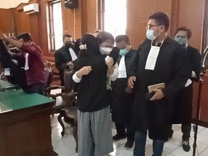 Stella Terdakwa Kasus Pencemaran Nama Baik Klinik Kecantikan Divonis Bebas