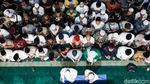 Suasana Salat Jenazah Haji Lulung Sebelum Dimakamkan