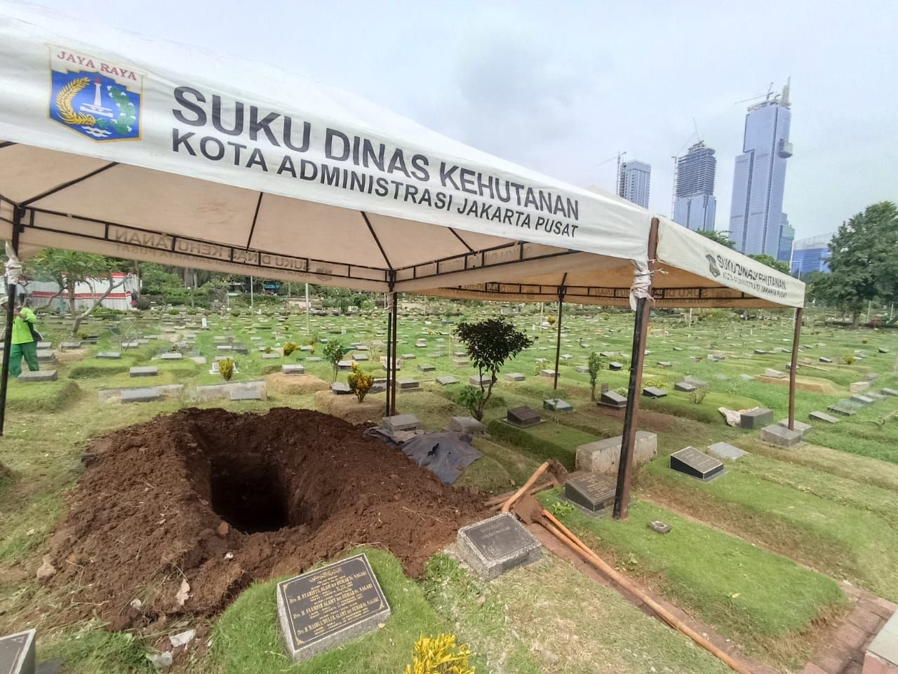 Suasana TPU Karet Bivak jelang pemakaman Haji Lulung (Foto: Wildan/detikcom)