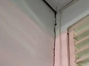 Tembok RSUD Larantuka Retak Usai Gempa M 7,4 Guncang NTT