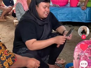 Usai Rias Pengantin, MUA Ini Malah Ikut Sibuk Bantu Masak