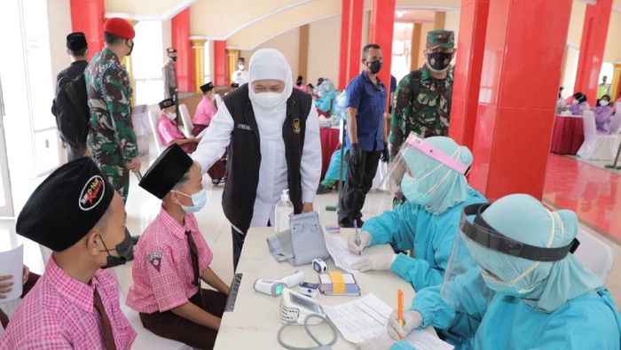 Vaksinasi COVID-19 Anak 6-11 di Jatim Digelar Serempak Besok, Catat Regulasinya