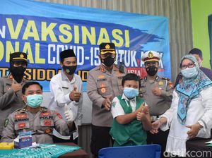 Vaksinasi COVID-19 Pertama untuk Anak 6-11 Tahun di Sidoarjo