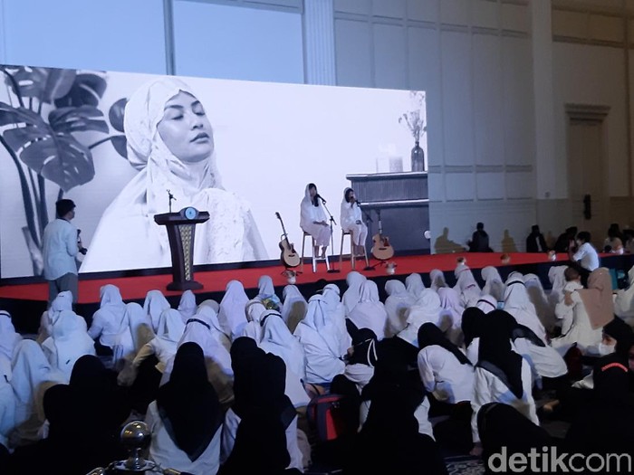 Vanessa Angel Momen Chika dan Mayang nyanyi ditahlilan 40 hari Vanessa Angel