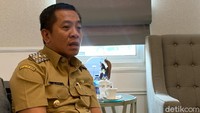 Urutan kedua, Aep Syaepuloh merupakan Wakil Bupati Karawang yang memiliki harta kekayaan yang dilaporkan Rp 400,84 miliar. Namun, KPK belum dapat merincikan secara detail terkait aset apa saja yang dimiliki oleh Aep. Status laporannya pun masih proses verifikasi. Kekayaan Aep pada tahun periodik 2022 pun naik dari tahun ke tahun. Pada tahun 2021, harta kekayaannya mencapai Rp 392,97 miliar. Yuda Febrian Silitonga/detikcom