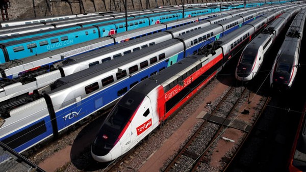 Jaringan kecepatan cepat asli Eropa (TGV) memiliki jalur yang tersebar dari Paris ke Lyon, Marseille, Bordeaux, Nantes, Strasbourg, Lille, Brussels dan London dengan kecepatan hingga 320 km per jam di beberapa rute. (CNN)