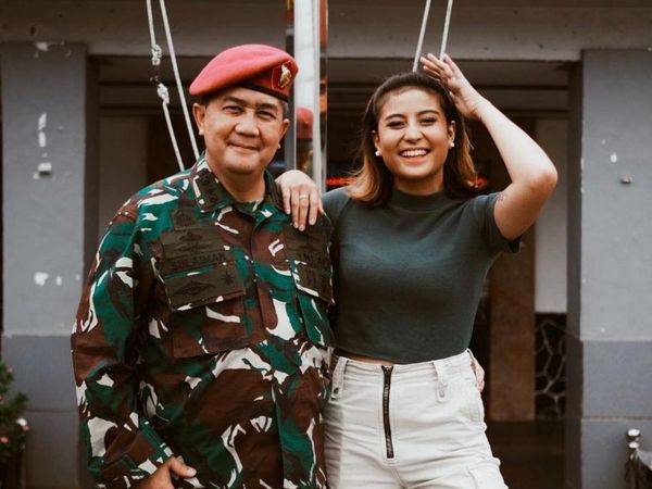 Tak Banyak yang Tahu, 5 Seleb Cantik Ini Rupanya Punya Ayah Tentara & Polisi