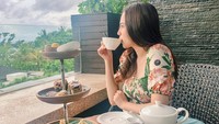 Wanita kelahiran 13 Juli 2000 ini sudah lama diketahui dekat dengan Rizky Nazar. Keduanya kerap terlihat jalan bersama, para penggemar pun mendukung hubungan mereka. Foto: Instagram @syifahadjureal