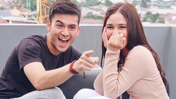 Asyiknya Gaya Syifa Hadju Saat Nikmati Es Krim dan Ngeteh Sore