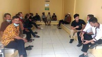 Sidang dihadiri puluhan warga yang memberikan dukungan untuk Mbah Minto.