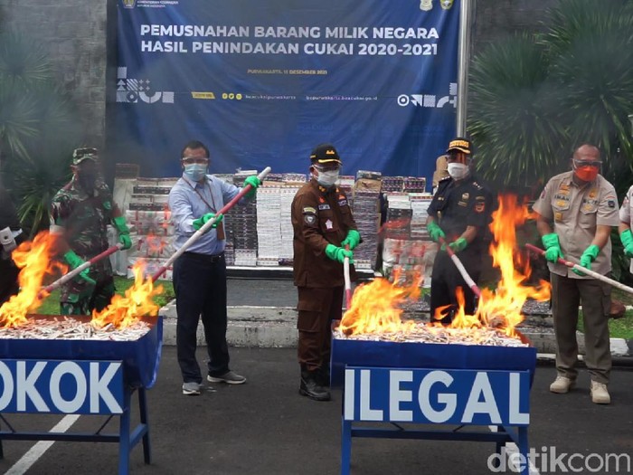 Bea cukai purwakarta musnahkan rokok ilegal