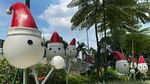 Boneka Salju Bertopi Sinterklas Ramaikan Suasana Natal di Jakarta
