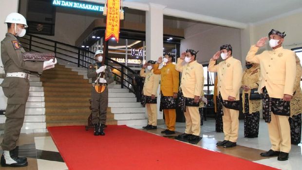 busana khas lamongan