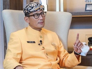 Menparekraf Kenakan Busana Khas Lamongan, Seperti Apa Desainnya?
